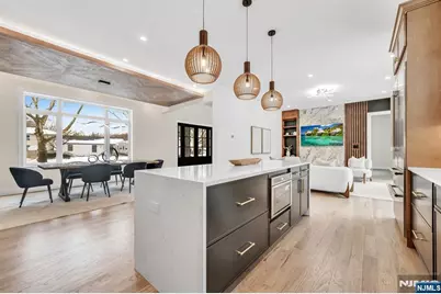 623 Alberta Drive, Paramus, NJ 07652 - Photo 14