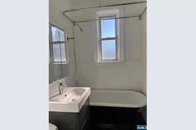 244 Lawton Avenue 11 #11, Cliffside Park, NJ 07010 - Photo 8