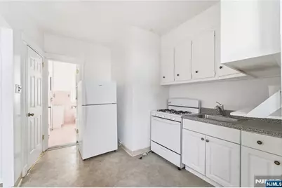 720 Grove Avenue, Cliffside Park, NJ 07010 - Photo 8