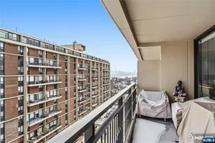 2 Horizon Road 1205, Fort Lee, NJ 07024 - Photo 14