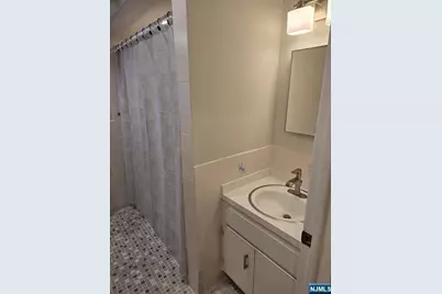 135 Linden Avenue, Elmwood Park, NJ 07407 - Photo 12