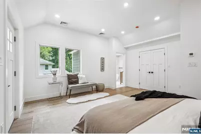 492 Oaktree Road, Oradell, NJ 07649 - Photo 16