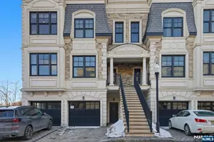 35 Marquis Ct, Edgewater, NJ 07020 - Photo 2