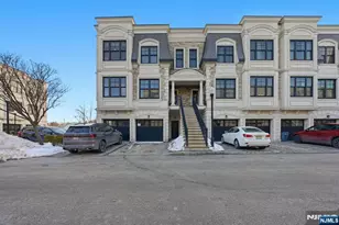 35 Marquis Ct, Edgewater, NJ 07020 - Photo 1