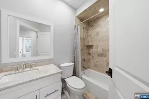 35 Marquis Ct, Edgewater, NJ 07020 - Photo 14