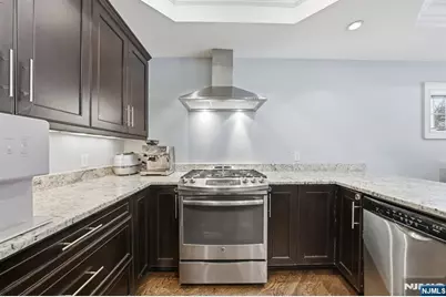 35 Marquis Court, Edgewater, NJ 07020 - Photo 12