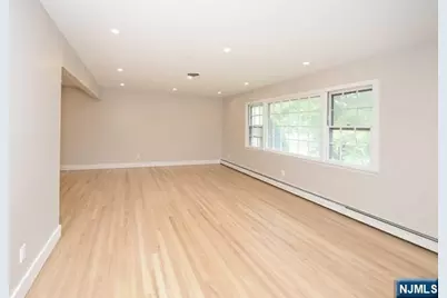 27-14 Berdan Avenue, Fair Lawn, NJ 07410 - Photo 6