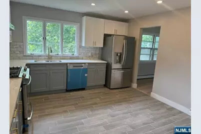 27-14 Berdan Avenue, Fair Lawn, NJ 07410 - Photo 2