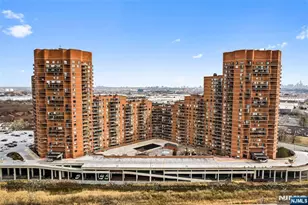 2208 Harmon Cove Tower, Secaucus, NJ 07094 - Photo 24