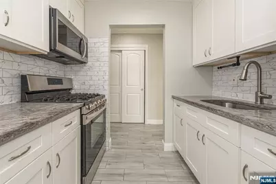 12 N End Drive, Secaucus, NJ 07094 - Photo 10