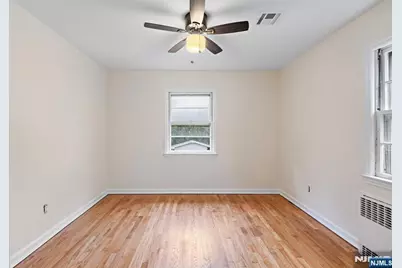 133 Cleveland Avenue, Hasbrouck Heights, NJ 07604 - Photo 8