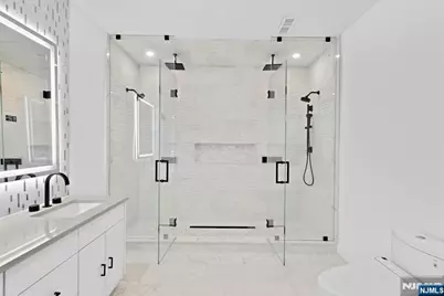 16 Regency Place 16 #16, Weehawken, NJ 07086 - Photo 10