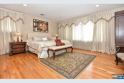 53 Lockwood Drive, Waldwick, NJ 07463 - Photo 12