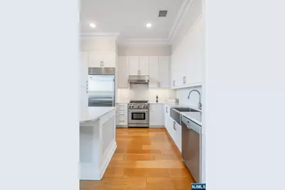 3 Somerset 113 #113, Edgewater, NJ 07020 - Photo 12