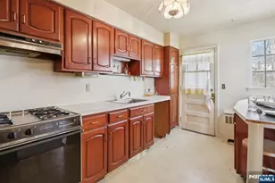 261 Idaho St, Paramus, NJ 07652 - Photo 10