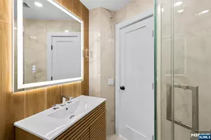 7 Sterling Pl 2, Edgewater, NJ 07020 - Photo 24