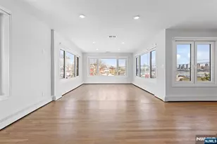 7 Sterling Pl 2, Edgewater, NJ 07020 - Photo 6