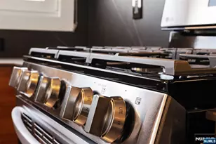 7 Sterling Pl 2, Edgewater, NJ 07020 - Photo 14