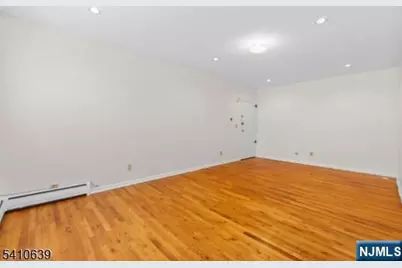 239 Crescent Lane 1 #1, Cliffside Park, NJ 07010 - Photo 8