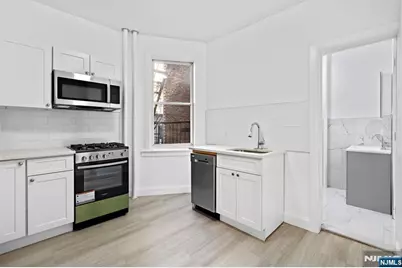 137 Kensington Avenue 405 #405, Jersey City, NJ 07304 - Photo 6