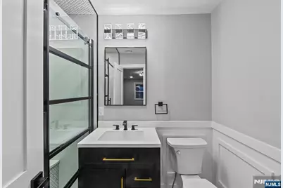 260 Washington Avenue, Elmwood Park, NJ 07407 - Photo 14