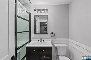 260 Washington Ave, Elmwood Park, NJ 07407 - Photo 14