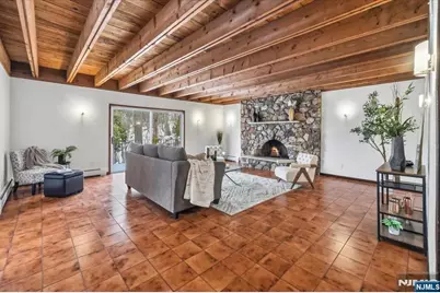 360 Valley View Avenue, Paramus, NJ 07652 - Photo 14