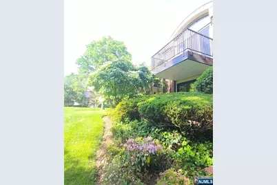 10 Peabody Court 1010 #1010, Teaneck Township, NJ 07666 - Photo 2