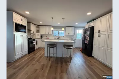 200 Forest Avenue, Lyndhurst Township, NJ 07071 - Photo 2