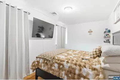 135 Dixon Avenue, Paterson, NJ 07501 - Photo 22