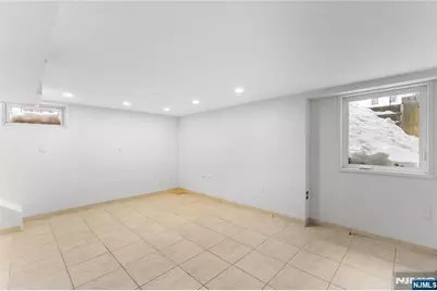 649 Ogden Avenue, Teaneck Township, NJ 07666 - Photo 18