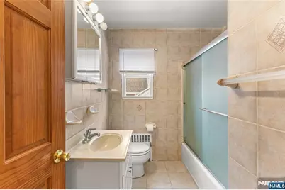 649 Ogden Avenue, Teaneck Township, NJ 07666 - Photo 12