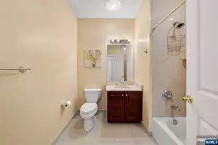 2404 Windsor Park Ct 404, Englewood, NJ 07631 - Photo 14