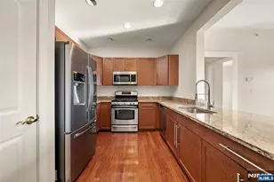 2404 Windsor Park Ct 404, Englewood, NJ 07631 - Photo 4