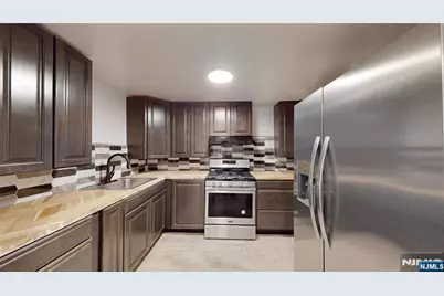 204 Philip Avenue 2 #2, Elmwood Park, NJ 07407 - Photo 4