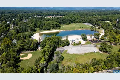 373 Crescent Avenue, Allendale, NJ 07401 - Photo 18