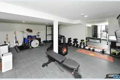 196 Graphic Boulevard, Bergenfield, NJ 07621 - Photo 28