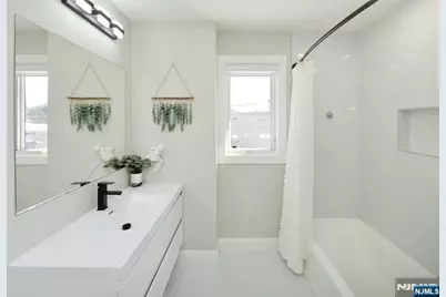 196 Graphic Boulevard, Bergenfield, NJ 07621 - Photo 24