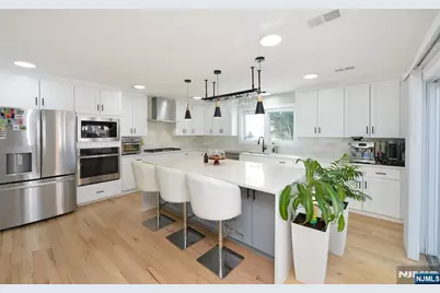 196 Graphic Boulevard, Bergenfield, NJ 07621 - Photo 6