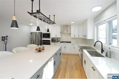 196 Graphic Boulevard, Bergenfield, NJ 07621 - Photo 8