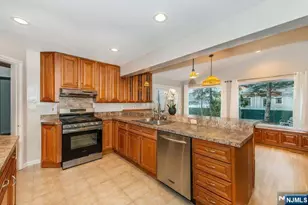 35 Taggart Way, Saddle Brook Township, NJ 07663 - Photo 12