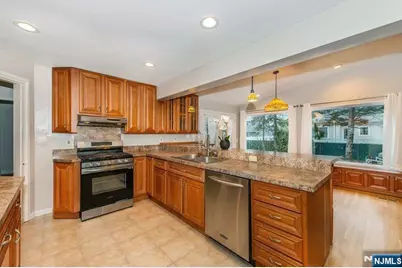 35 Taggart Way, Saddle Brook Township, NJ 07663 - Photo 10