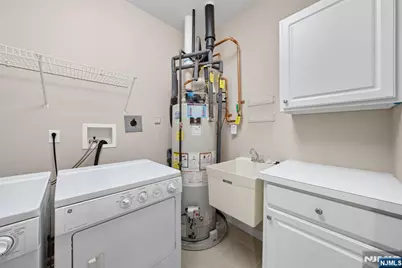 6406 Warrens Way Top Floor &amp; Dee #TOP FLOOR &amp; DEE, Wanaque, NJ 07465 - Photo 12