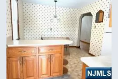 734 Louise Court, Lyndhurst Township, NJ 07071 - Photo 4