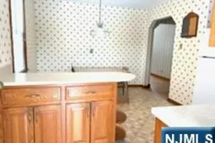 734 Louise Ct, Lyndhurst Township, NJ 07071 - Photo 4