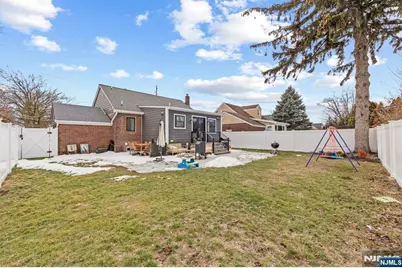17-11 Berdan Avenue, Fair Lawn, NJ 07410 - Photo 2