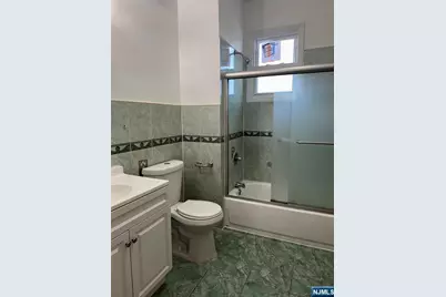 590 Hawthorne Avenue 2nd Floor #2nd Floor, Newark, NJ 07112 - Photo 14