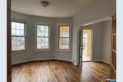 590 Hawthorne Avenue 2nd Floor #2nd Floor, Newark, NJ 07112 - Photo 2