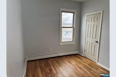 590 Hawthorne Avenue 2nd Floor #2nd Floor, Newark, NJ 07112 - Photo 10