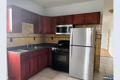 590 Hawthorne Avenue 2nd Floor #2nd Floor, Newark, NJ 07112 - Photo 6